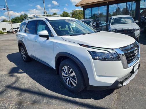2025 Nissan Pathfinder SL 4WD