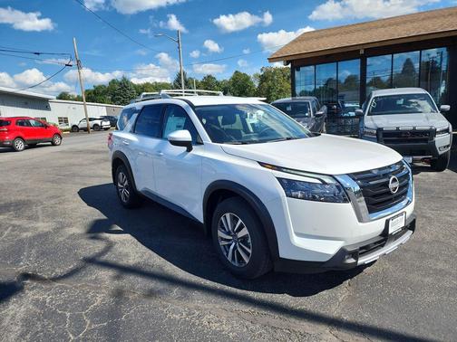 2025 Nissan Pathfinder SL 4WD