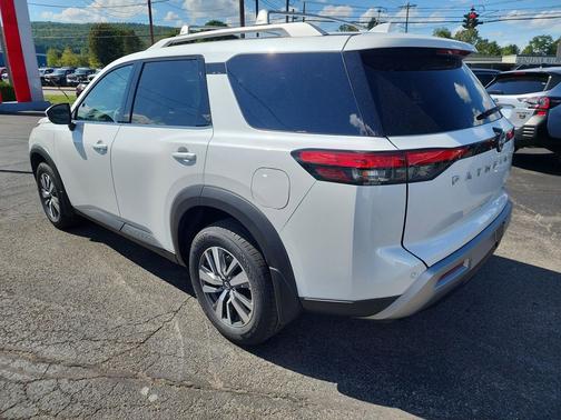 2025 Nissan Pathfinder SL 4WD