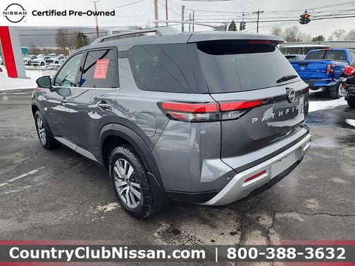 2023 Nissan Pathfinder SL 4WD