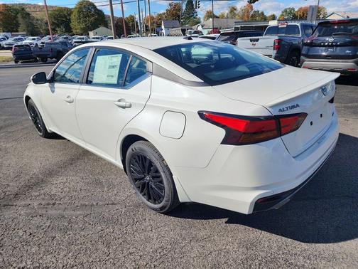 Pearl White Tricoat 2026 Nissan Altima SV AWD