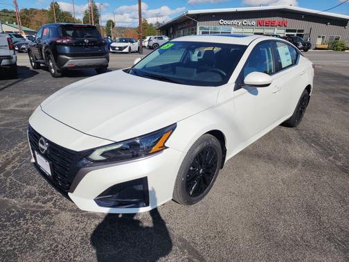 Pearl White Tricoat 2026 Nissan Altima SV AWD