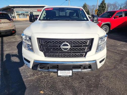 2024 Nissan Titan SV