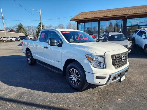 2024 Nissan Titan SV