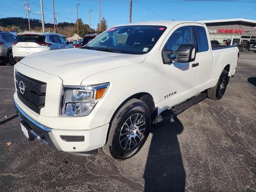 2024 Nissan Titan SV