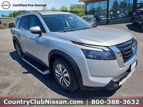 Brilliant Silver Metallic 2025 Nissan Pathfinder SL 4WD