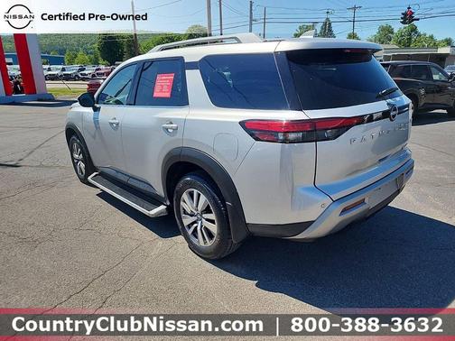Brilliant Silver Metallic 2025 Nissan Pathfinder SL 4WD