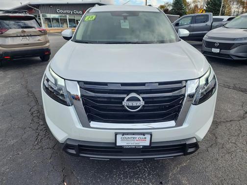2025 Nissan Pathfinder SV 4WD