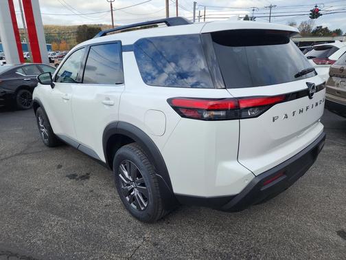 2025 Nissan Pathfinder SV 4WD