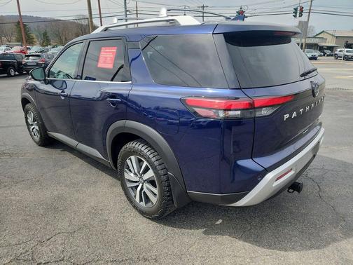 2024 Nissan Pathfinder SL 4WD