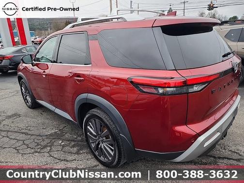 2023 Nissan Pathfinder SL 4WD