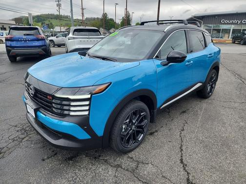 Arctic Ice Blue Metallic/Super Black 2026 Nissan Kicks SR