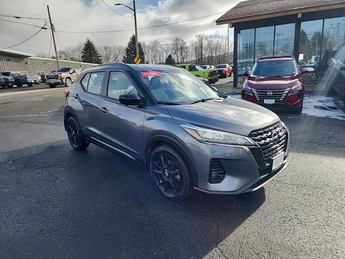 2022 Nissan Kicks SR