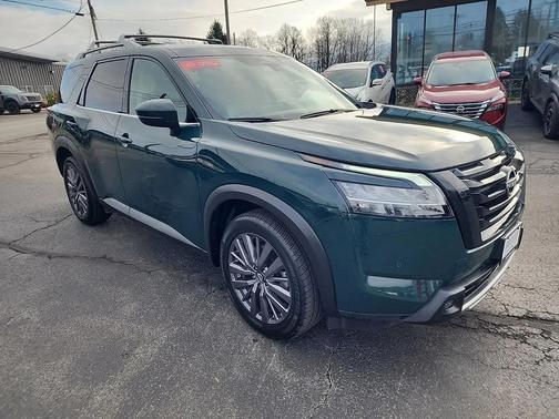 2023 Nissan Pathfinder SL 4WD