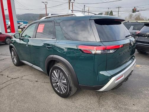 2023 Nissan Pathfinder SL 4WD