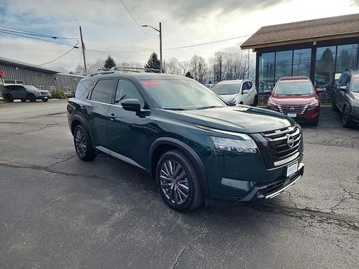 2023 Nissan Pathfinder SL 4WD