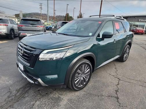 2023 Nissan Pathfinder SL 4WD