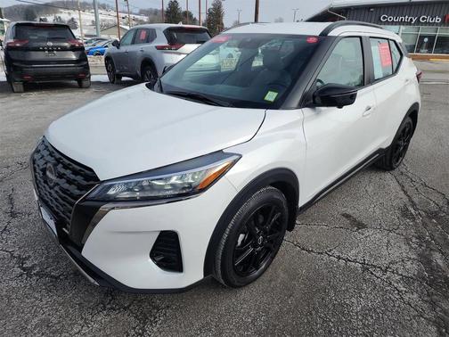 2023 Nissan Kicks SR