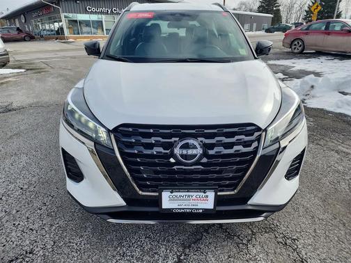 2023 Nissan Kicks SR