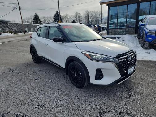 2023 Nissan Kicks SR
