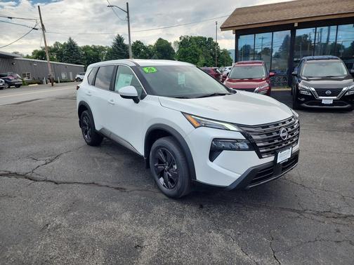 Everest White Pearl Tricoat 2026 Nissan Rogue SV