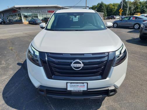 2025 Nissan Pathfinder SV 4WD