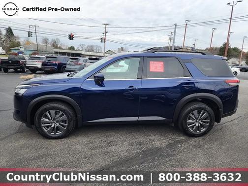 2022 Nissan Pathfinder SV