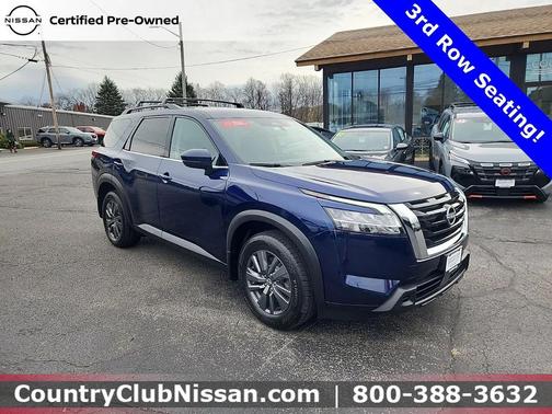 2022 Nissan Pathfinder SV