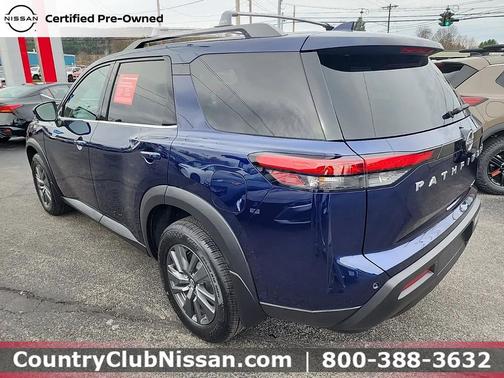 2022 Nissan Pathfinder SV