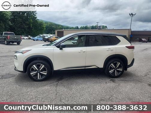 Pearl White Tricoat/Super Black 2022 Nissan Rogue Platinum