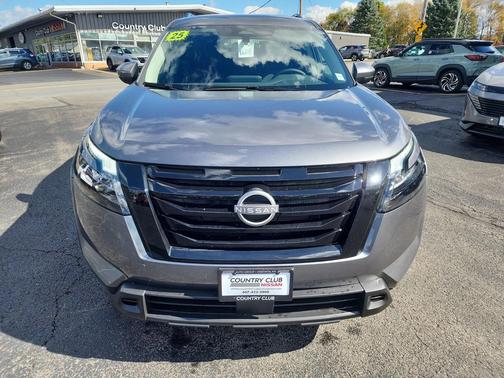 2025 Nissan Pathfinder SV 4WD