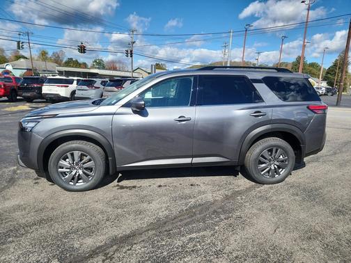 2025 Nissan Pathfinder SV 4WD