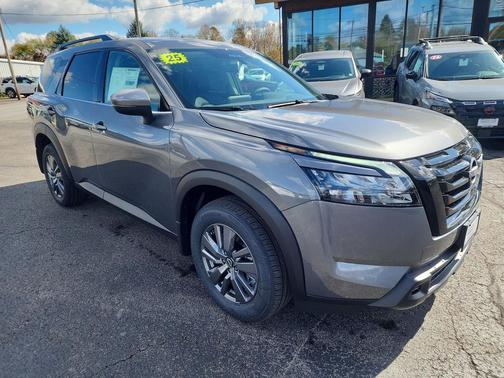 2025 Nissan Pathfinder SV 4WD