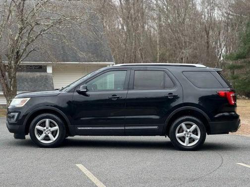 Black 2016 Ford Explorer XLT