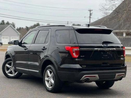 Black 2016 Ford Explorer XLT