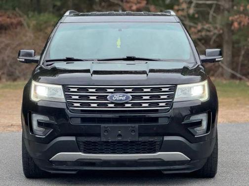 Black 2016 Ford Explorer XLT