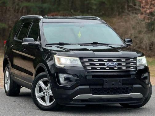 Black 2016 Ford Explorer XLT