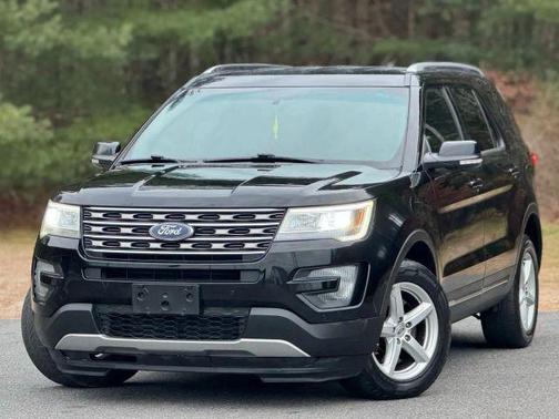 Black 2016 Ford Explorer XLT