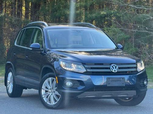 Blue 2016 Volkswagen Tiguan SE