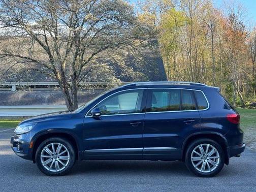Blue 2016 Volkswagen Tiguan SE