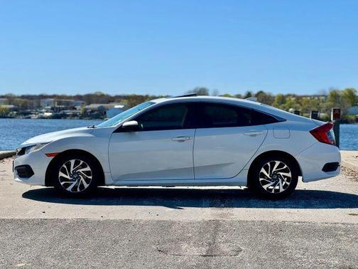 White 2017 Honda Civic EX