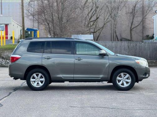 Green 2008 Toyota Highlander Sport