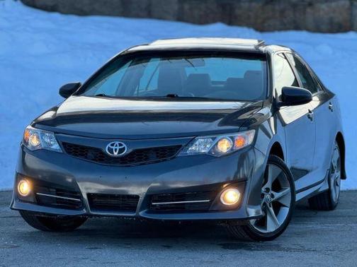 Gray 2014 Toyota Camry SE