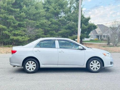 Silver 2009 Toyota Corolla LE