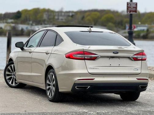 Gold 2019 Ford Fusion SE