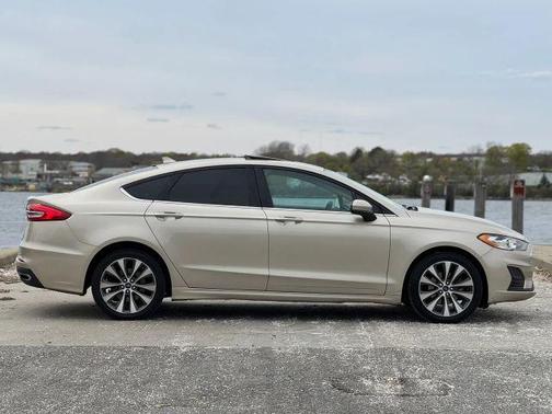 Gold 2019 Ford Fusion SE