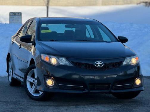 Blue 2013 Toyota Camry SE