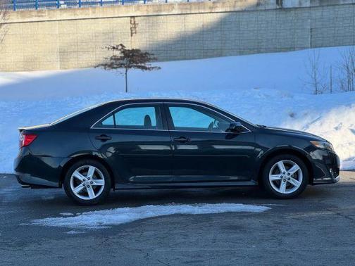 Blue 2013 Toyota Camry SE
