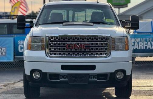 White 2013 GMC Sierra 2500 Denali