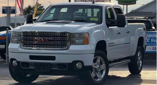 White 2013 GMC Sierra 2500 Denali